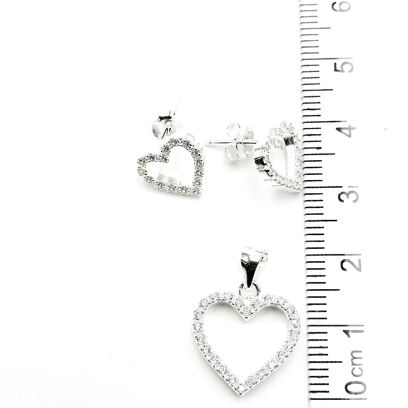 JUEGO DE CORAZÓN CON CIRCONES . SET , CONJUNTO .2.9 GRMS