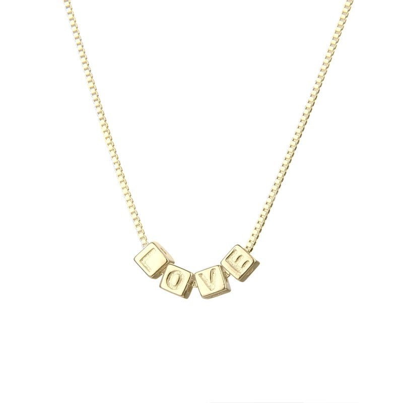 GARGANTILLA DE CUBOS CON GRABADO " LOVE ". COLLAR